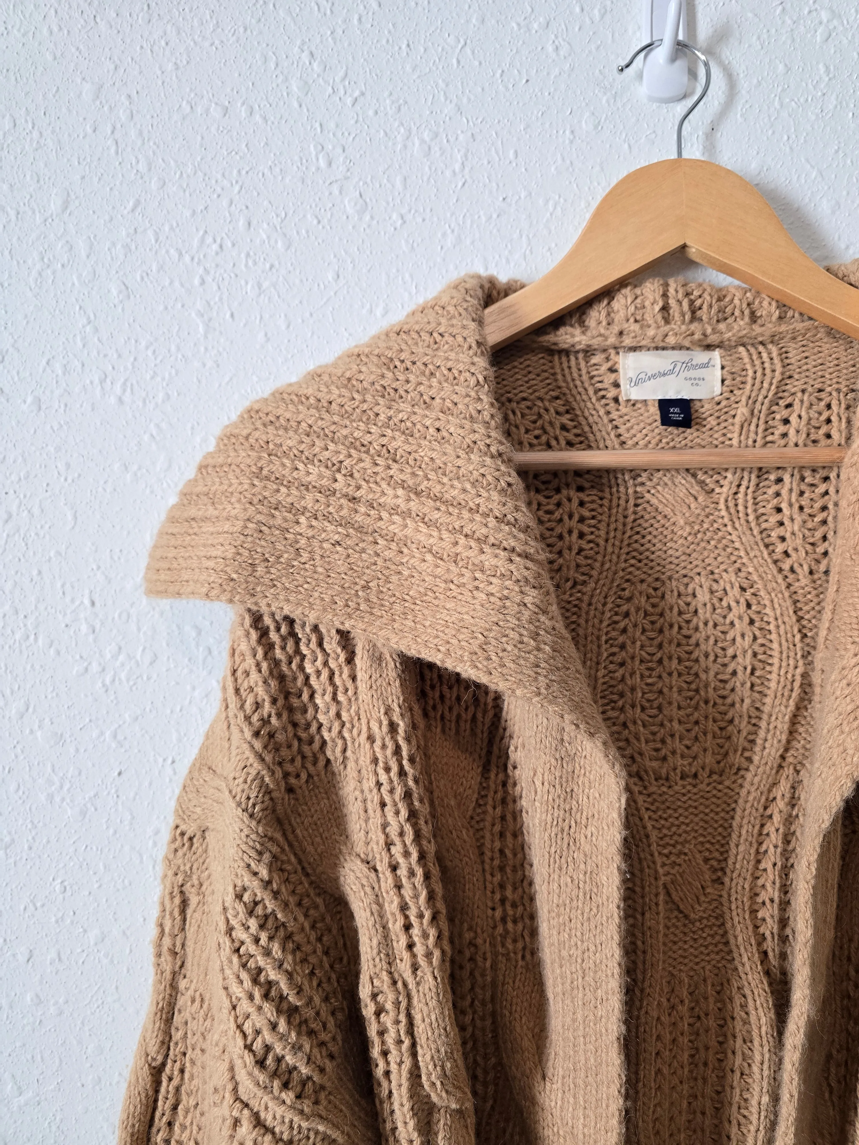Collared Cable Knit Cardigan (XXL)