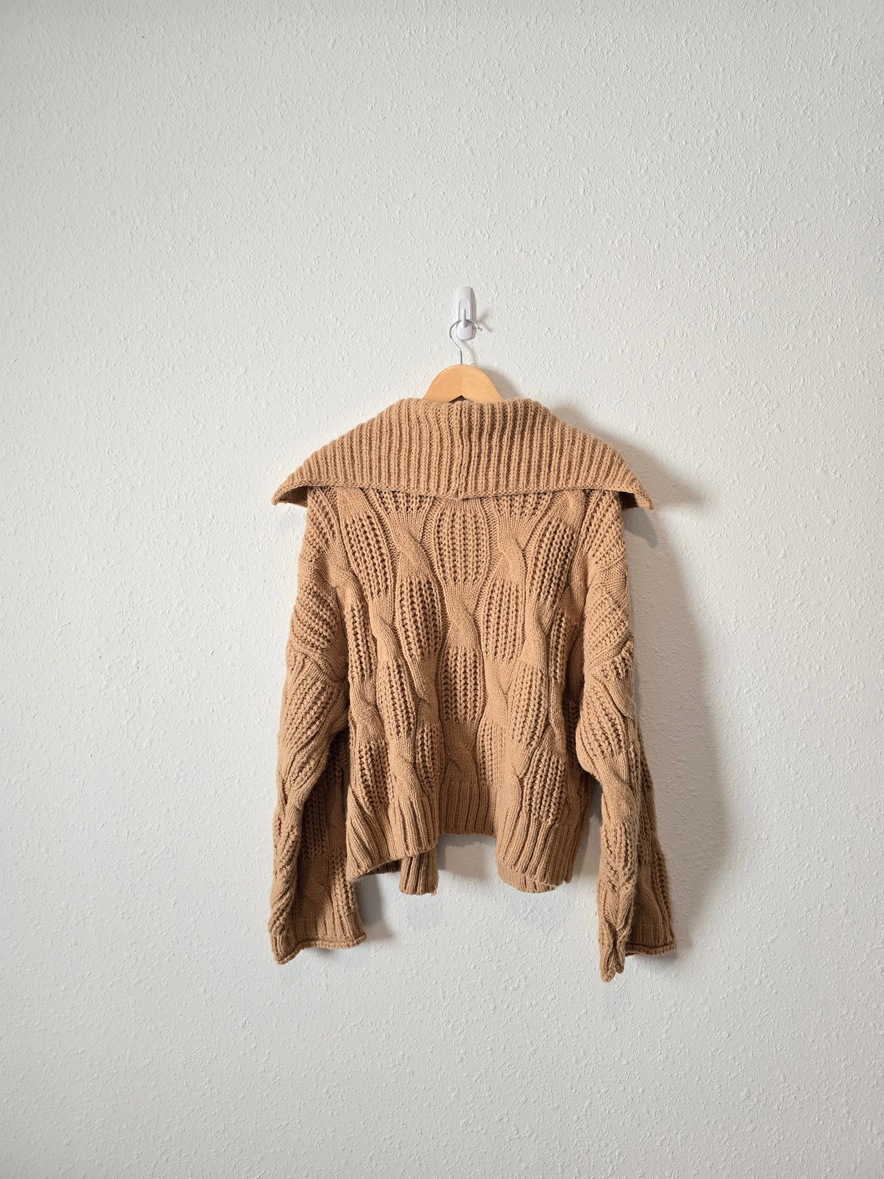 Collared Cable Knit Cardigan (XXL)