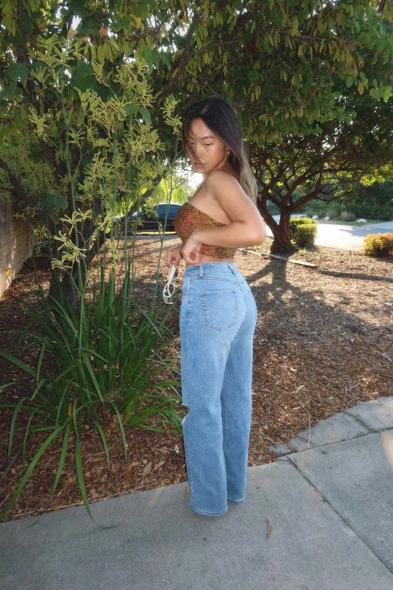SUPER HIGH RISE WIDE LEG JEANS - MEDIUM BLUE/BLACK